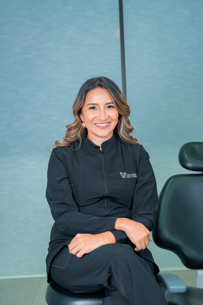 Profesional de González Dental Center en el espacio de atención